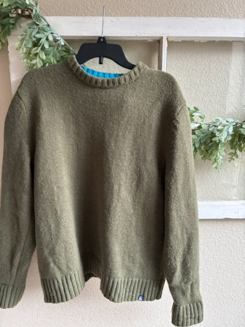 The North Face Unisex Medium sweater, dark green.